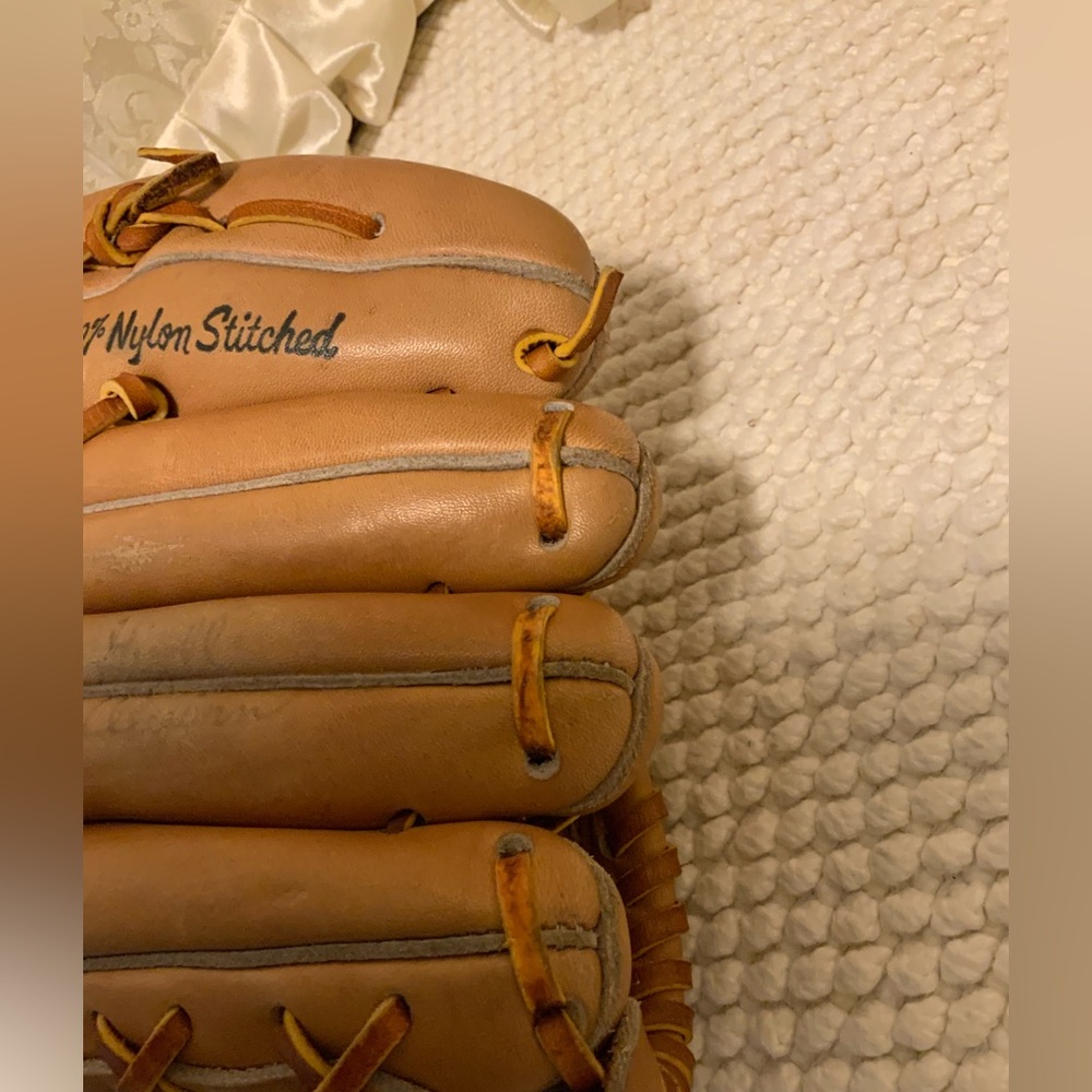 SPALDING BASEBALL GLOVE - Picture 8 of 8